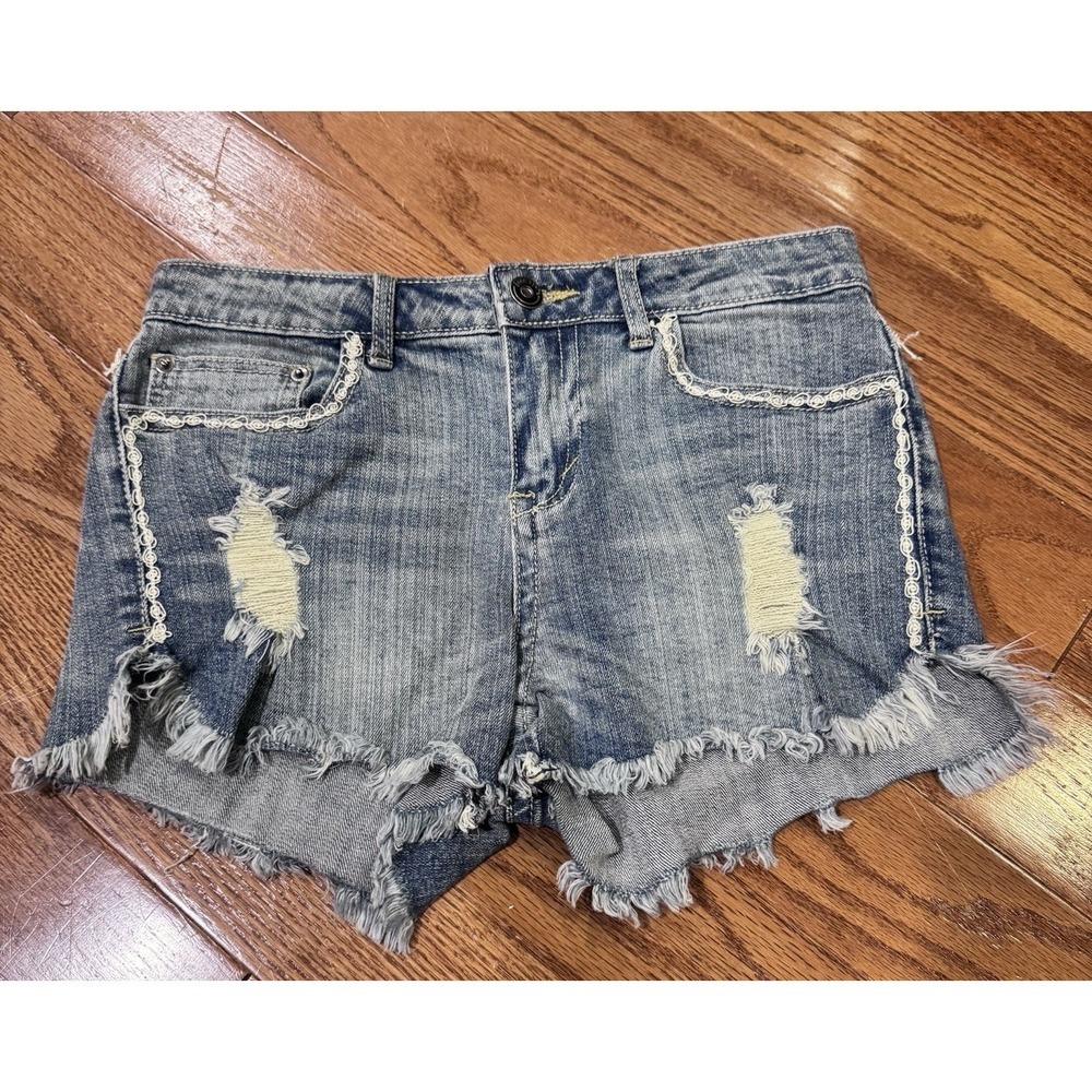 Vintage‎ Y2k Free Style Embroidered Denim Cutoffs Size 7 Raw Hem Daisy Dukes